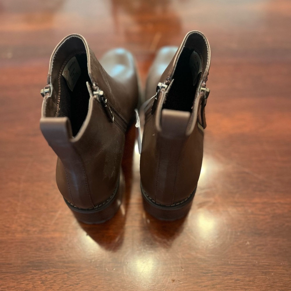 Brown waterproof boots. Brand new.